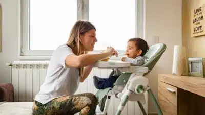 Comment choisir une chaise haute ergonomique pour soutenir le développement de votre enfant