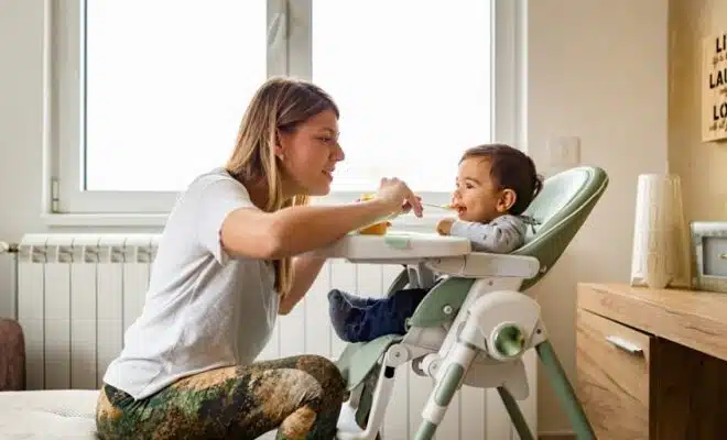 Comment choisir une chaise haute ergonomique pour soutenir le développement de votre enfant