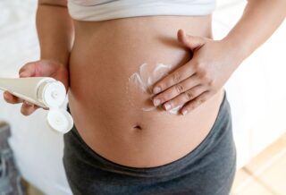Comment limiter l'apparition des vergetures de grossesse