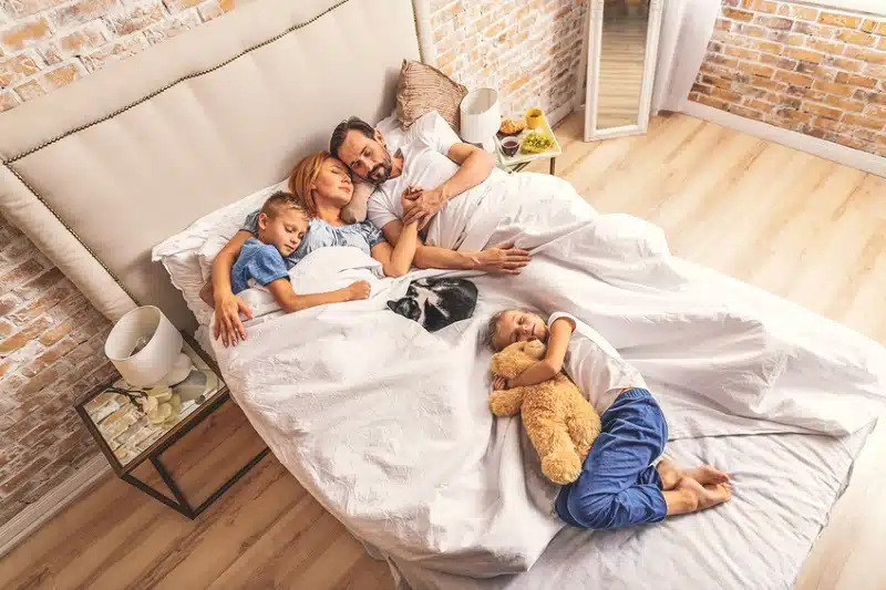 Les bienfaits de se réveiller tôt selon la médecine chinoise pour une vie de famille épanouie
