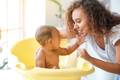 Les secrets pour choisir le meilleur transat de bain pour bébé